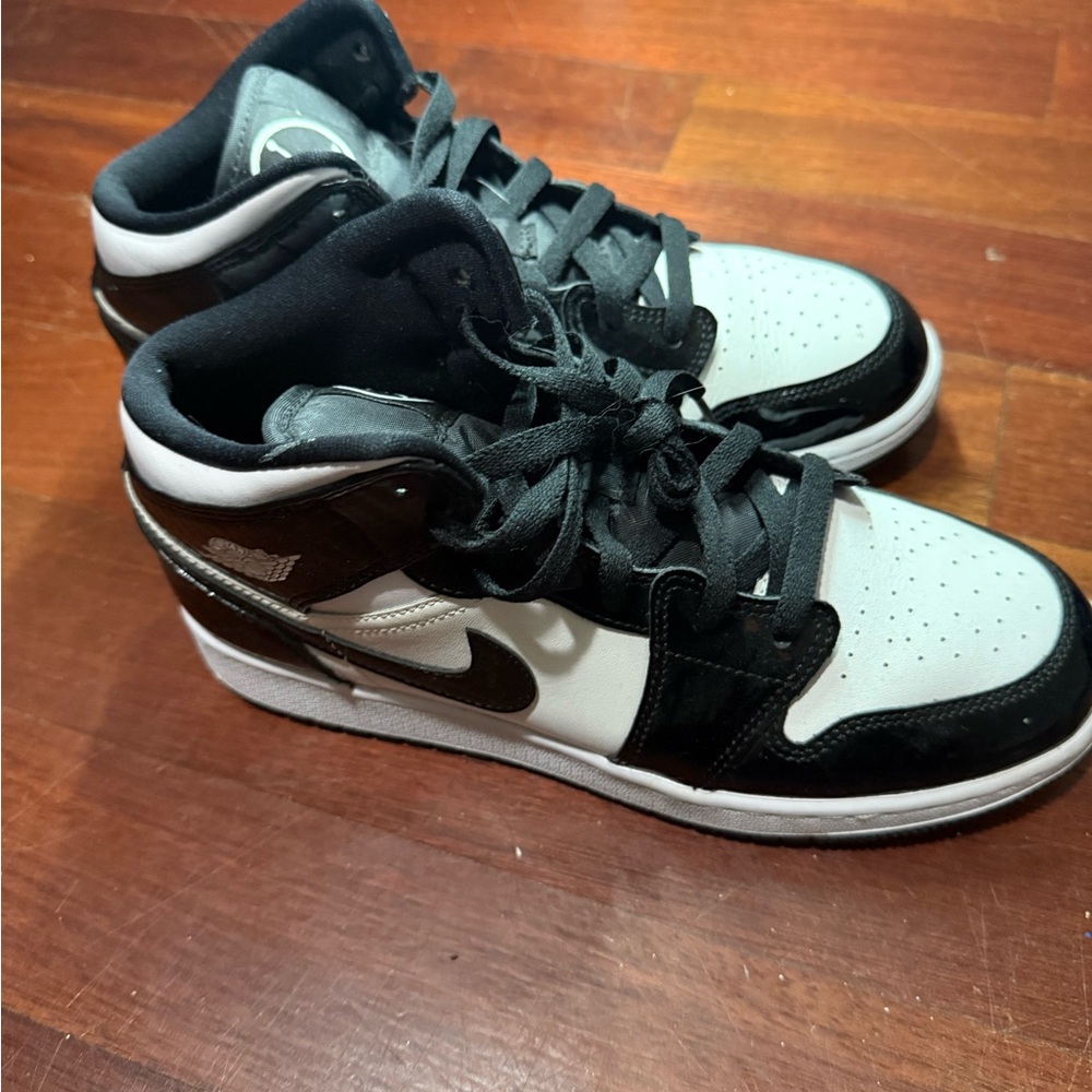 Nike Air Jordan mid SE